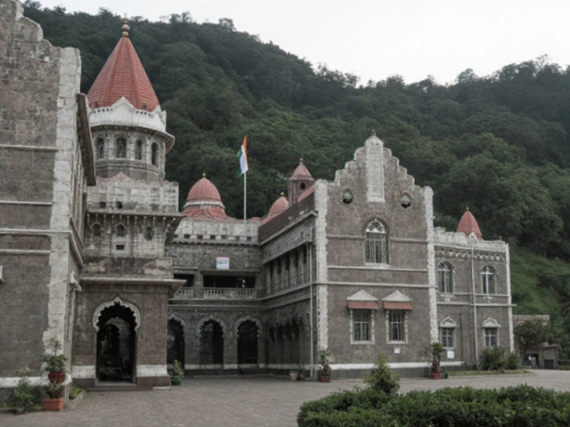 उत्ताराखण्ड हाई कोर्ट ने फाउंडेशन डे रद्द कर 1.5 करोड़ आपदा राहत में दान किए